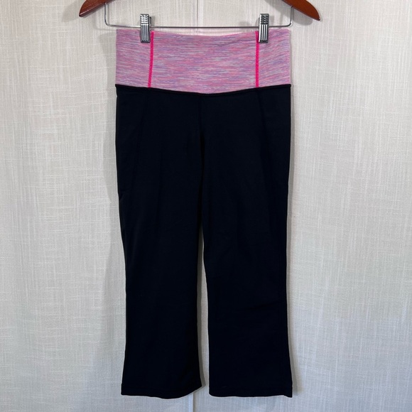Lululemon Tadasana Slit Crop Black Pink Flare Leggings Size 4 - Picture 1 of 15